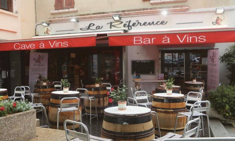 Terrasse bar à vins à Saint-Genis-Laval